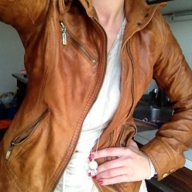 Hnědá kožená bunda Bershka