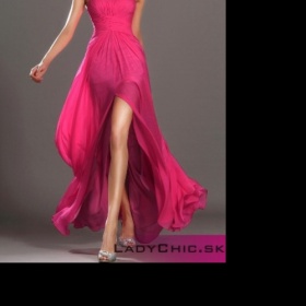 Doplnky k ružovým spoločenským šatám