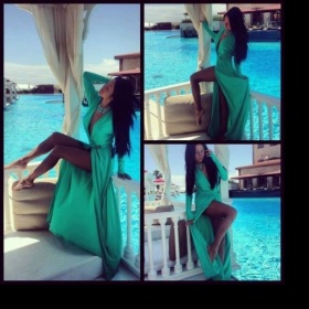 Tyrkysové dlouhé šaty. Kde sehnat?