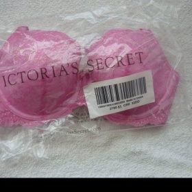 Růžové podprsenky Victoria's Secret - foto č. 1