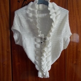 Bílý svetr neznačkový