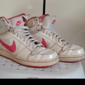 Růžovobílé boty Nike - foto č. 1