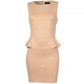 Jaké doplňky k nude peplum šatům