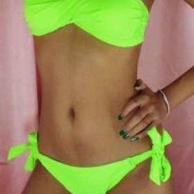 Kde sehnat neonově zelené plavky?