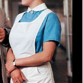 Kde se dá sehnat retro uniforma pro zdravotní sestru?