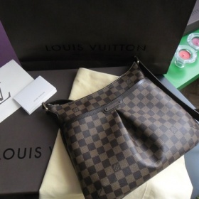 Hnědá bloomsbury PM Louis Vuitton - foto č. 1