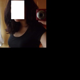 Sestřihávání vlnitých vlasů do pater