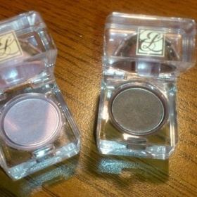 Hnedozlaté a ružové oční stiny Estee lauder - foto č. 1