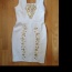Bílo - zlaté šaty Lipsy London - foto č. 2