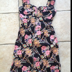 Vzorovné šaty Asos