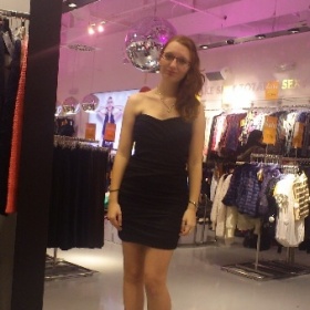 Černé minišaty na svatbu, ano či ne?