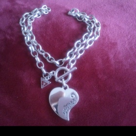 Stříbrný  náhrdelník se srdíčkem Guess - foto č. 1