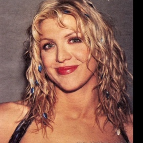 Vlny jako Courtney Love