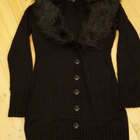 Černý  svetřík s kožíškem Tally Weijl - foto č. 1