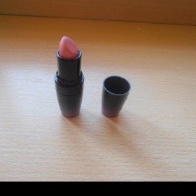 Světle růžová rtěnka Avon