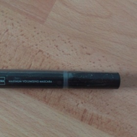 Černá řasenka Hema