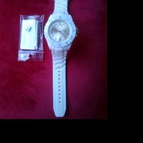 Bílé silikonové hodinky neznačková - foto č. 1