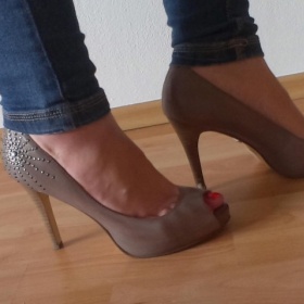 Světlé kožené lodičky 5th Avenue