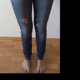 Tmavé trhané džíny neznačkové