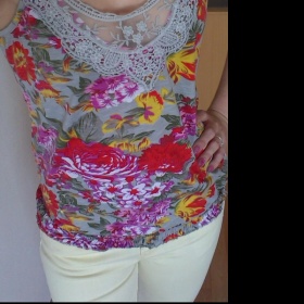 Barevné tílko s krajkou Amisu