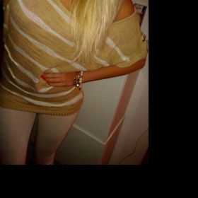 Hnědý svetřík Benneton - foto č. 1