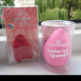 Houbička na make - up + pomocník na manikúru Essence