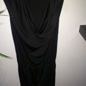 Černé mini šaty s hroty Gate - foto č. 1