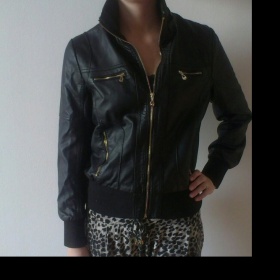 Černá  koženková bunda Neznačková