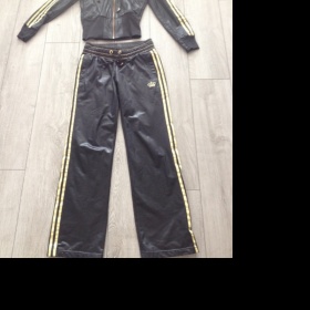 Černozlatá teplákovka Adidas