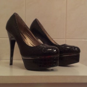 Černé lodičky na vysokém podpatku neznačkové