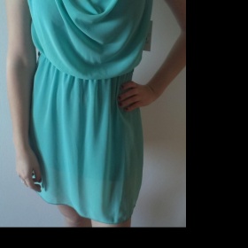 Mint šaty s krajkou na zádech neznačková