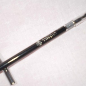 Stříbrná tužka na oči Chanel