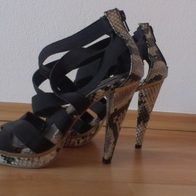 Hadí páskové sandálky na podpatku Gold&Gold