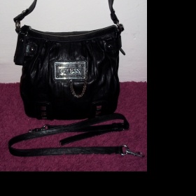 Černá kabelka Guess