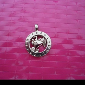 Bižuterní přívěsek s logem Bvl - foto č. 1