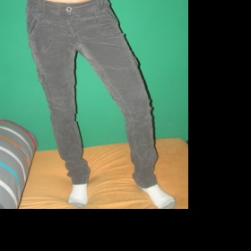 Šedé manšestrové slim kalhoty Promod