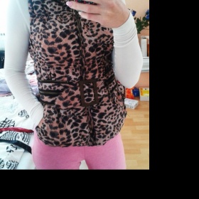 Hnědá tygrovaná buřtíkatá vesta neznačková