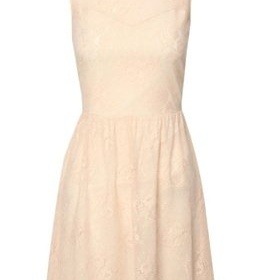 Šperky ke krémovým krajkovým šatům