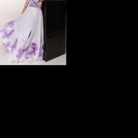 Boty a doplňky k fialkovým šatům