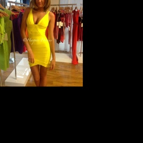 Kde sehnat bandage šaty jako z harpersdresses