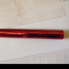 Černá  řasenka MUA