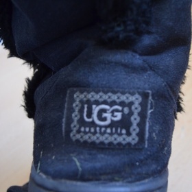 Černé kožíškové válenky Ugg - foto č. 1