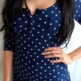 Modré triko se srdíčkama neznačkové - foto č. 1