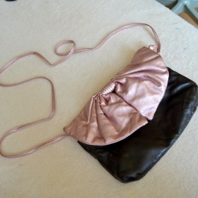 Černá kabelka s mašlí Oriflame - foto č. 1