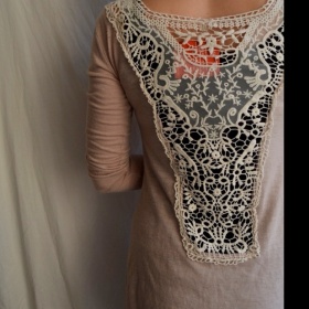 Růžový svetřík s krajkou neznačkový - foto č. 1