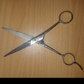 Levné kadeřnické nůžky