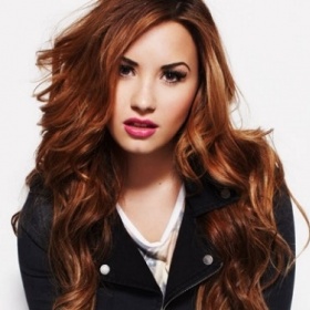 Barva vlasů jako Demi Lovato