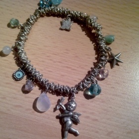 Natahovací náramek s andílkem Avon - foto č. 1