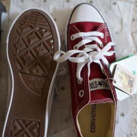 Vínové boty Converse - foto č. 1