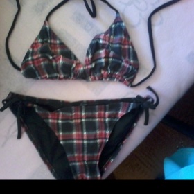 Černo červené  plavky Neznačkové